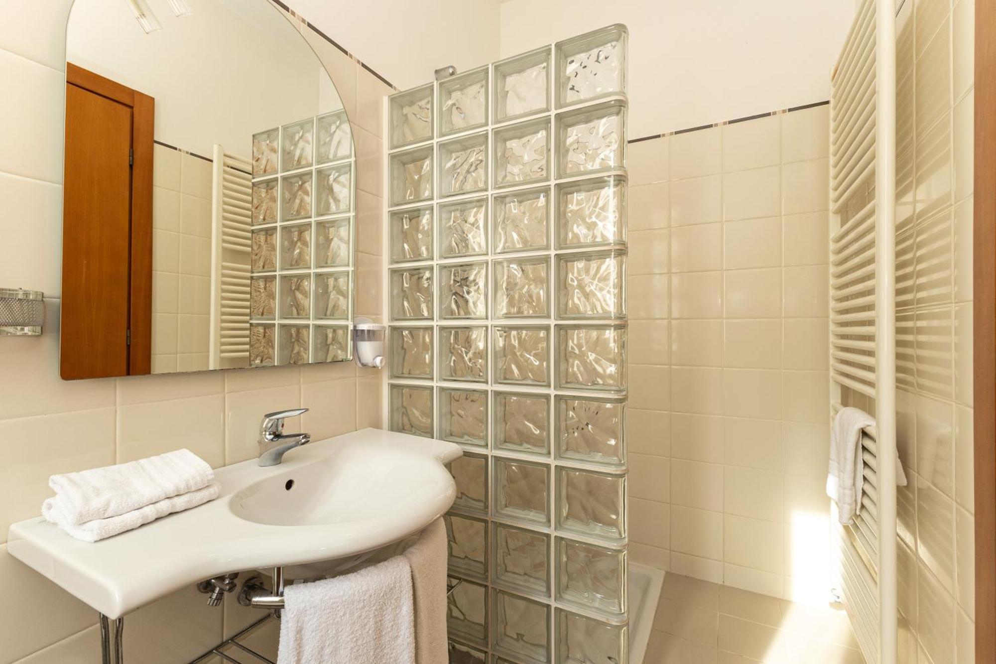 Hotel Valentino Acqui Terme Dış mekan fotoğraf